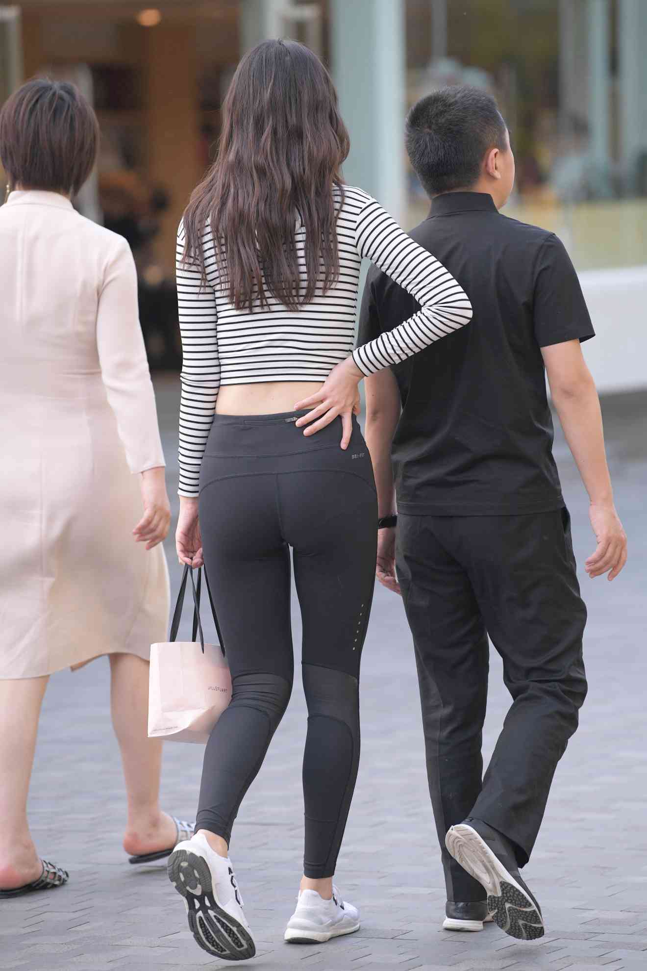 图片[3]-【免费】逛街的瑜伽裤女人【23P】04033-蜜桃兔兔