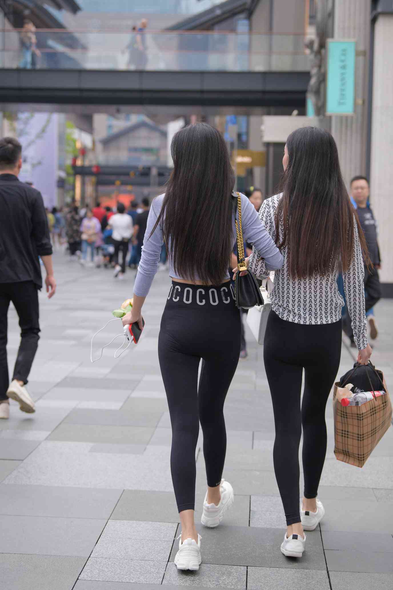 图片[3]-【免费】逛街的两个瑜伽裤姑娘【40P】04030-蜜桃兔兔