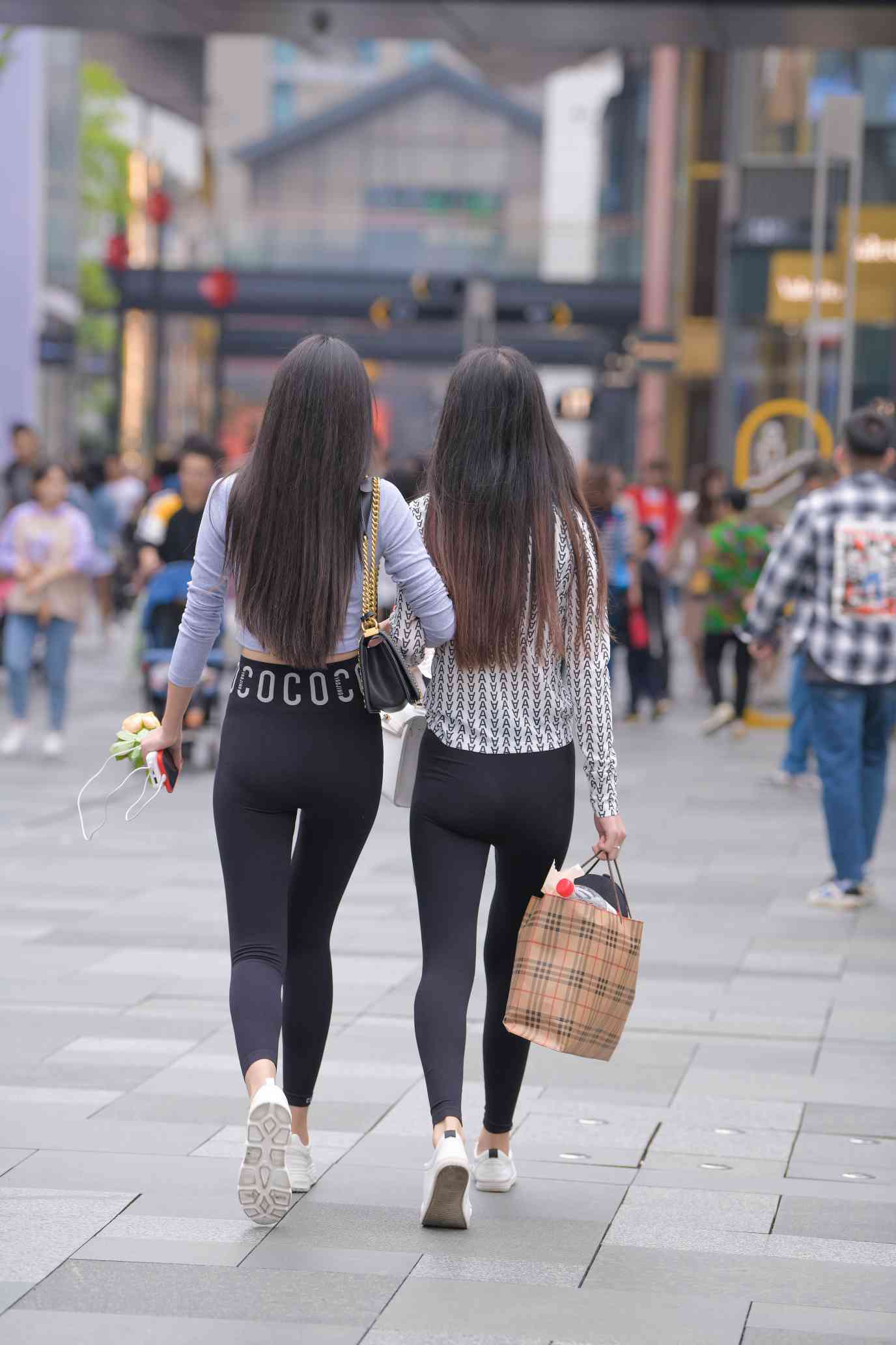 图片[4]-【免费】逛街的两个瑜伽裤姑娘【40P】04030-蜜桃兔兔