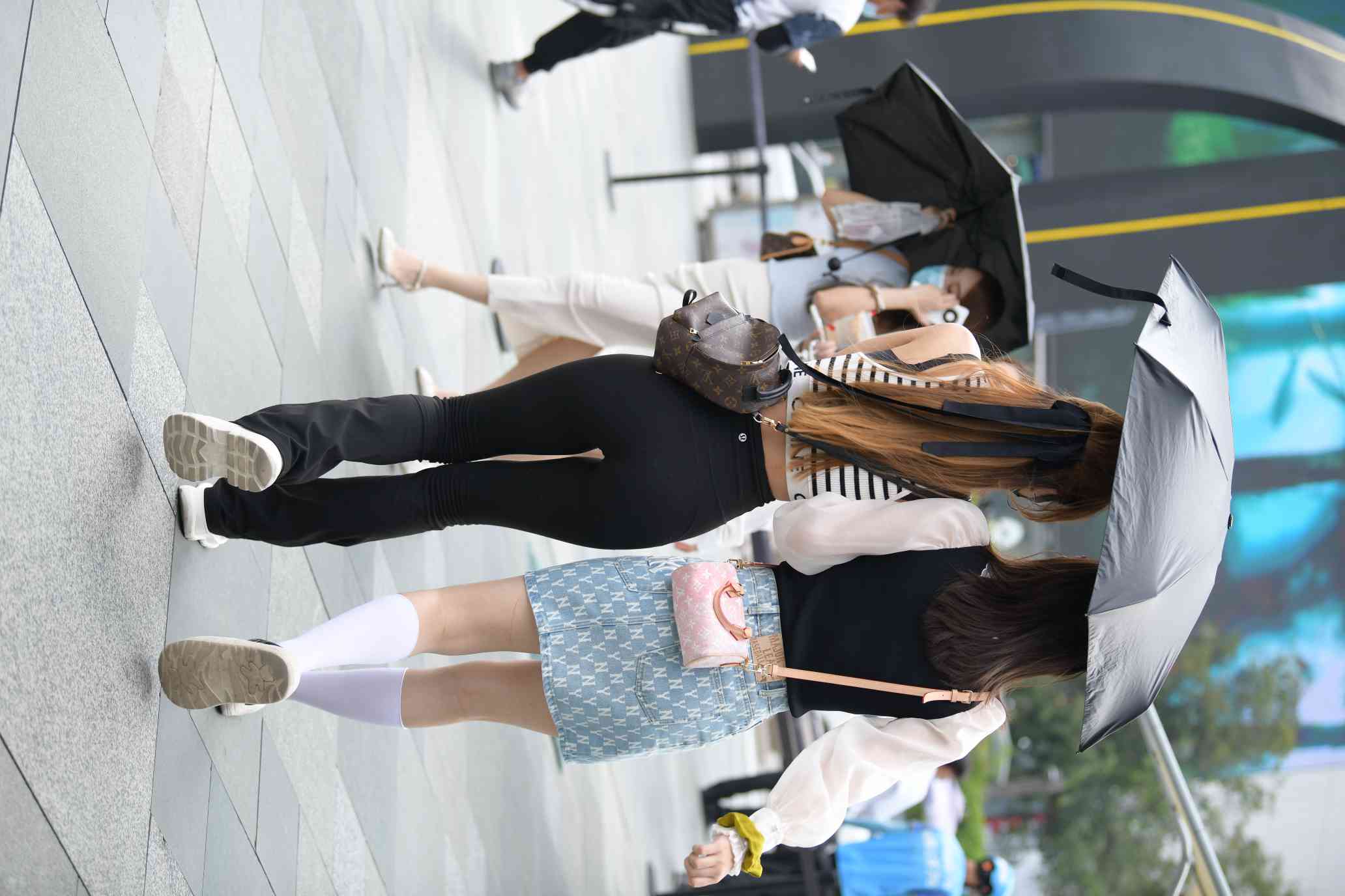 图片[3]-打伞的瑜伽裤姑娘【93P】04032-蜜桃兔兔