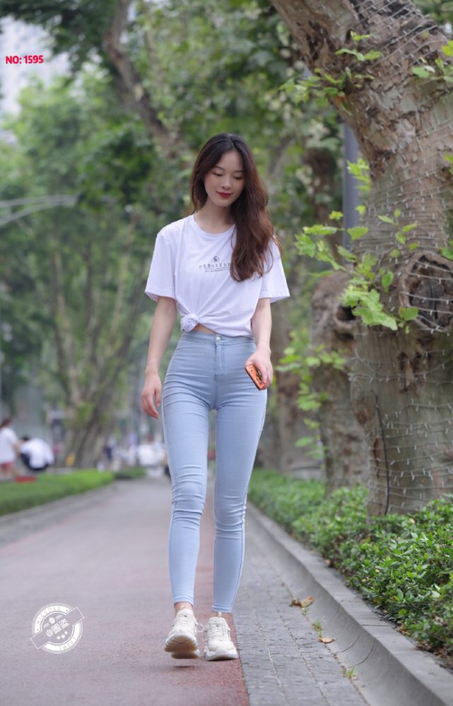 图片[1]-个子非常高的紧身牛仔裤女孩J2065 879P1V-25.5GB-蜜桃兔兔