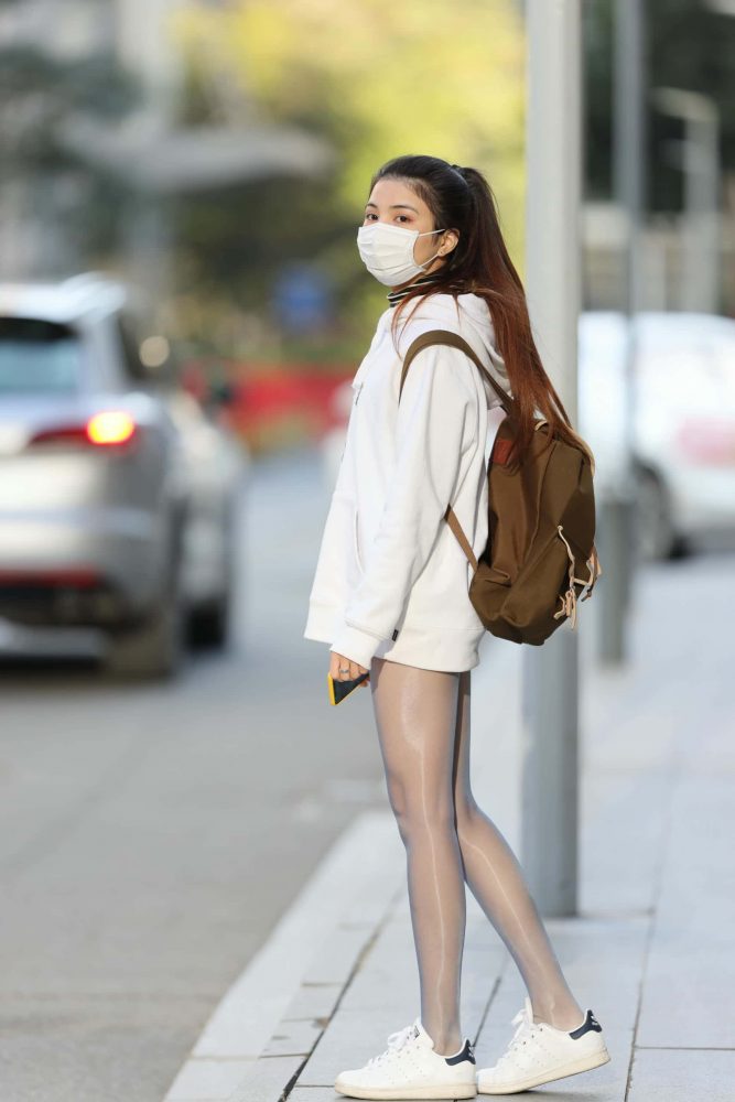 偶遇路边清纯的油亮丝袜少女【205P】J2262-蜜桃兔兔