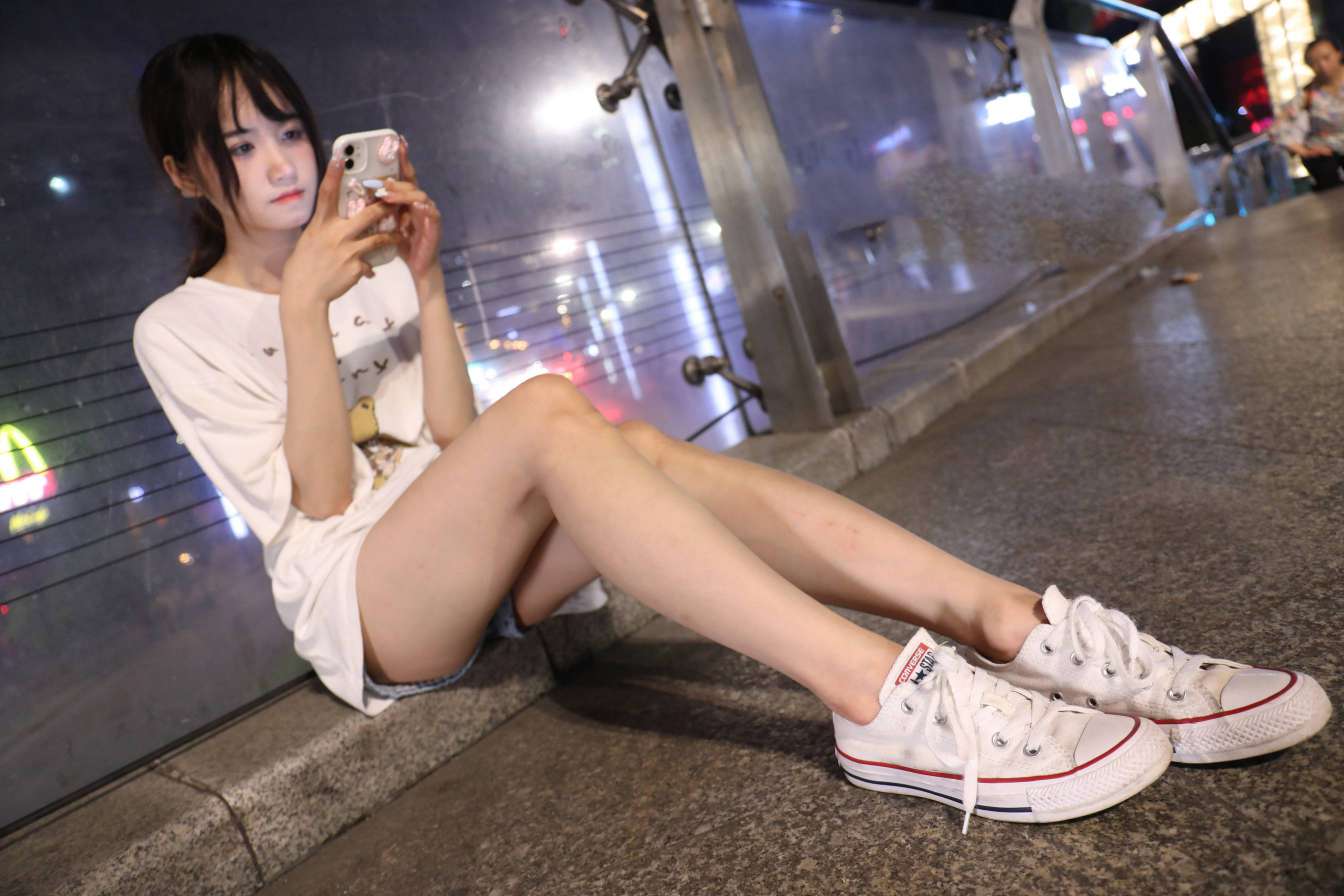 图片[3]-KTV里唱歌的长腿帆布鞋女孩【102P】20015-蜜桃兔兔