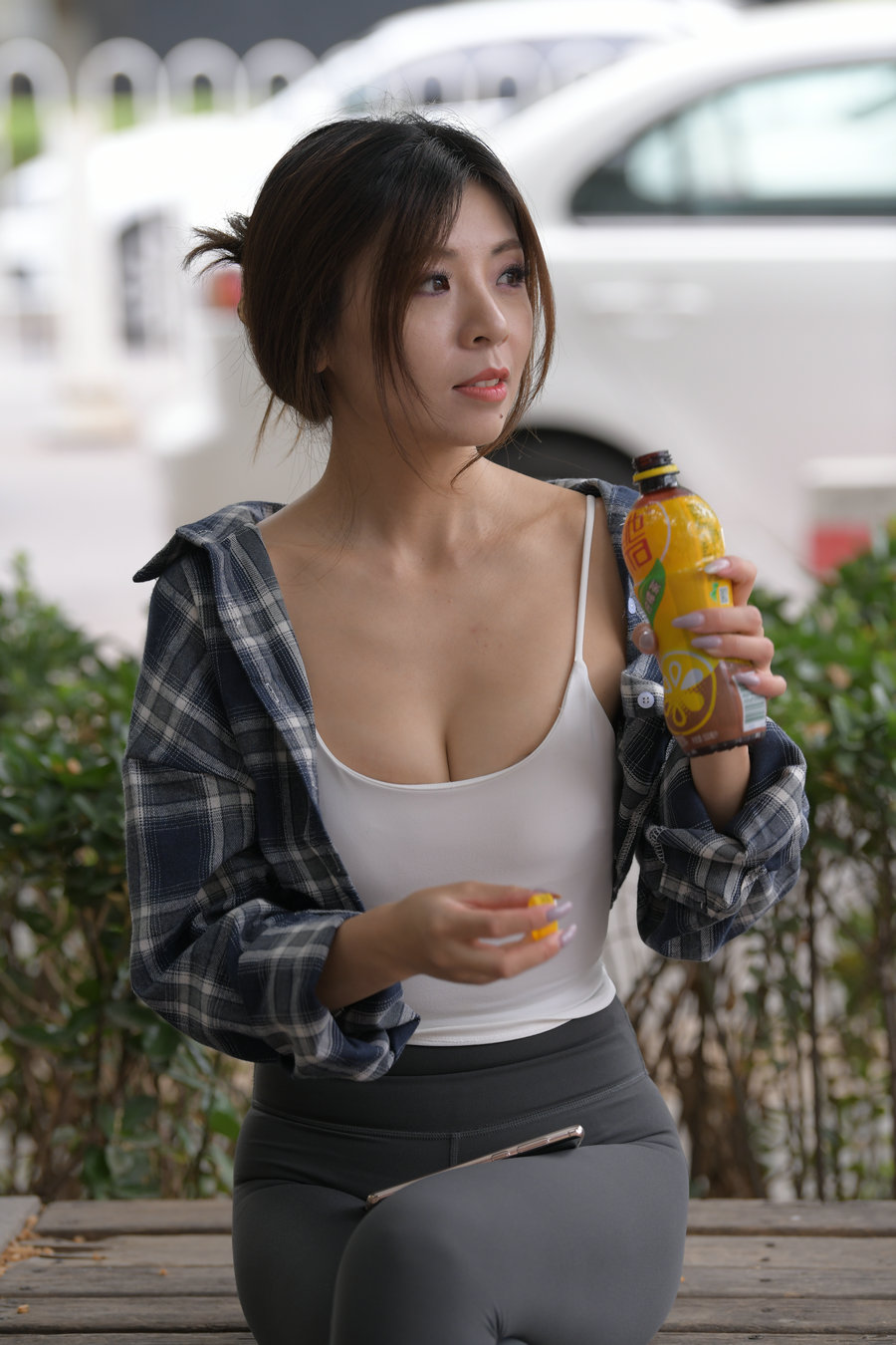 图片[1]-喝饮料的瑜伽裤女孩J2242 383P1V-17.5GB-蜜桃兔兔