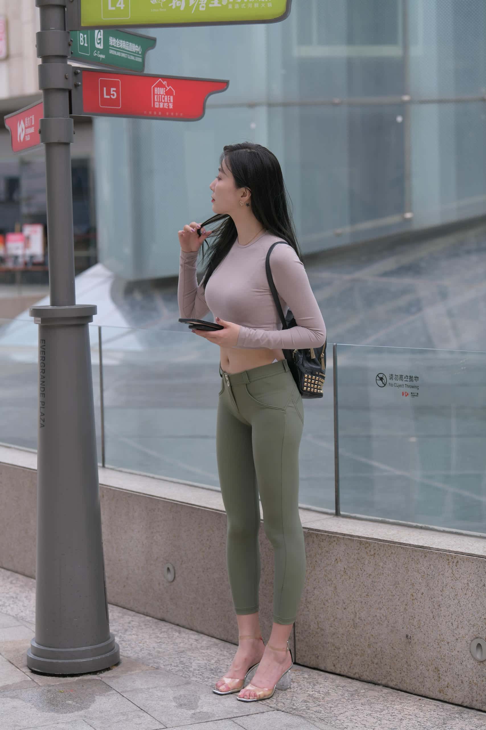 图片[2]-紧身牛仔裤身材很好的女人【529P】J2060-蜜桃兔兔