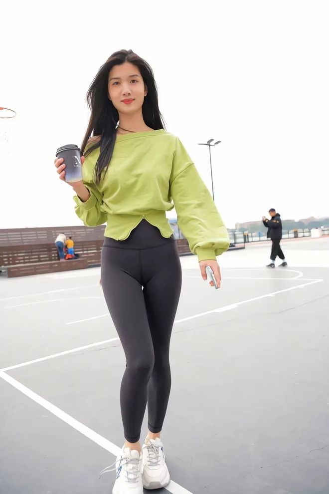 图片[1]-绿色瑜伽裤女孩很开心 J1519 1094P1V-27.6GB-蜜桃兔兔