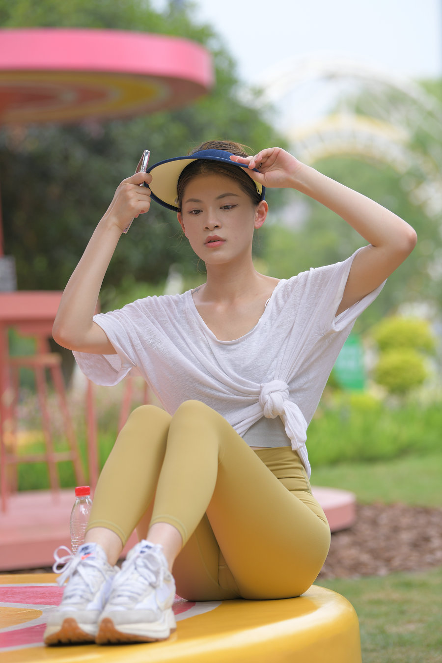图片[1]-戴着遮阳帽的瑜伽裤女孩J2965 796P1V-27.1GB-蜜桃兔兔