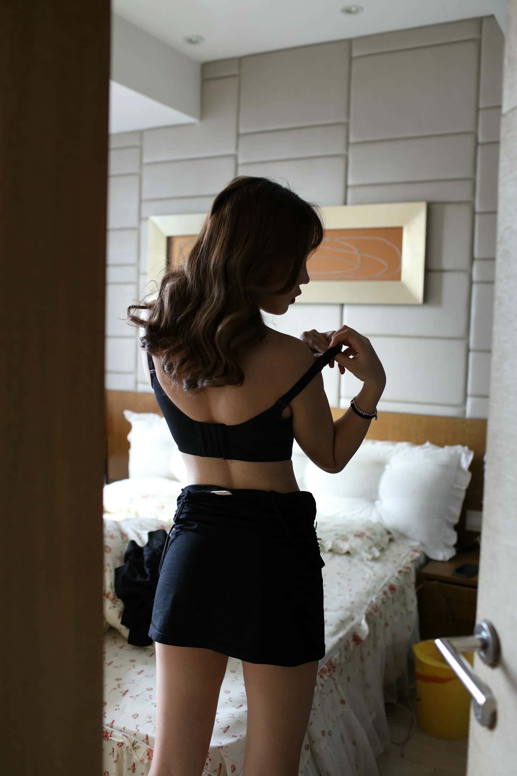 图片[3]-穿黑色紧身裙柔情似水的女孩【329P】000062-蜜桃兔兔