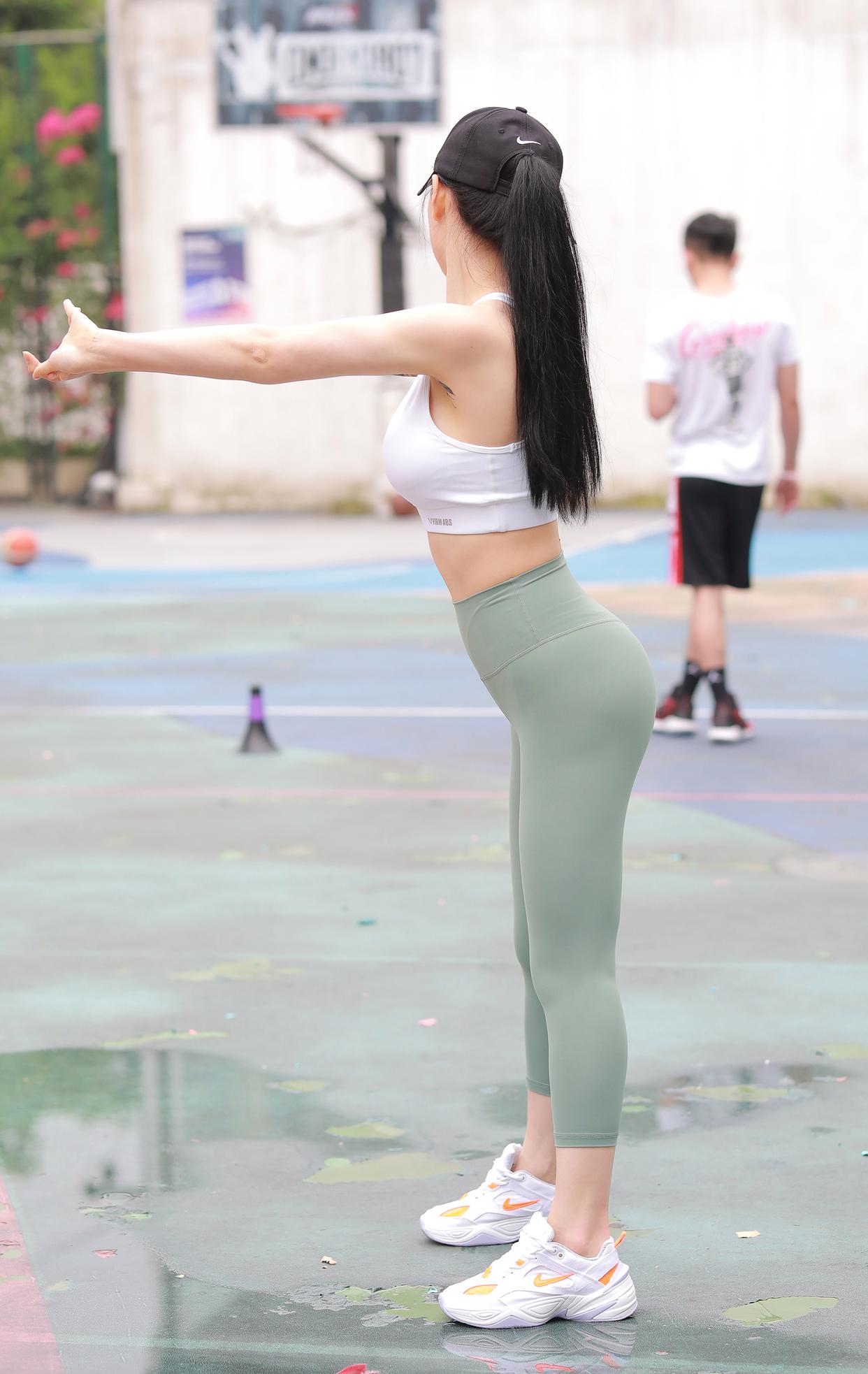 图片[1]-打扮很休闲的瑜伽裤女孩 J1600 415P3V-10.4GB-蜜桃兔兔