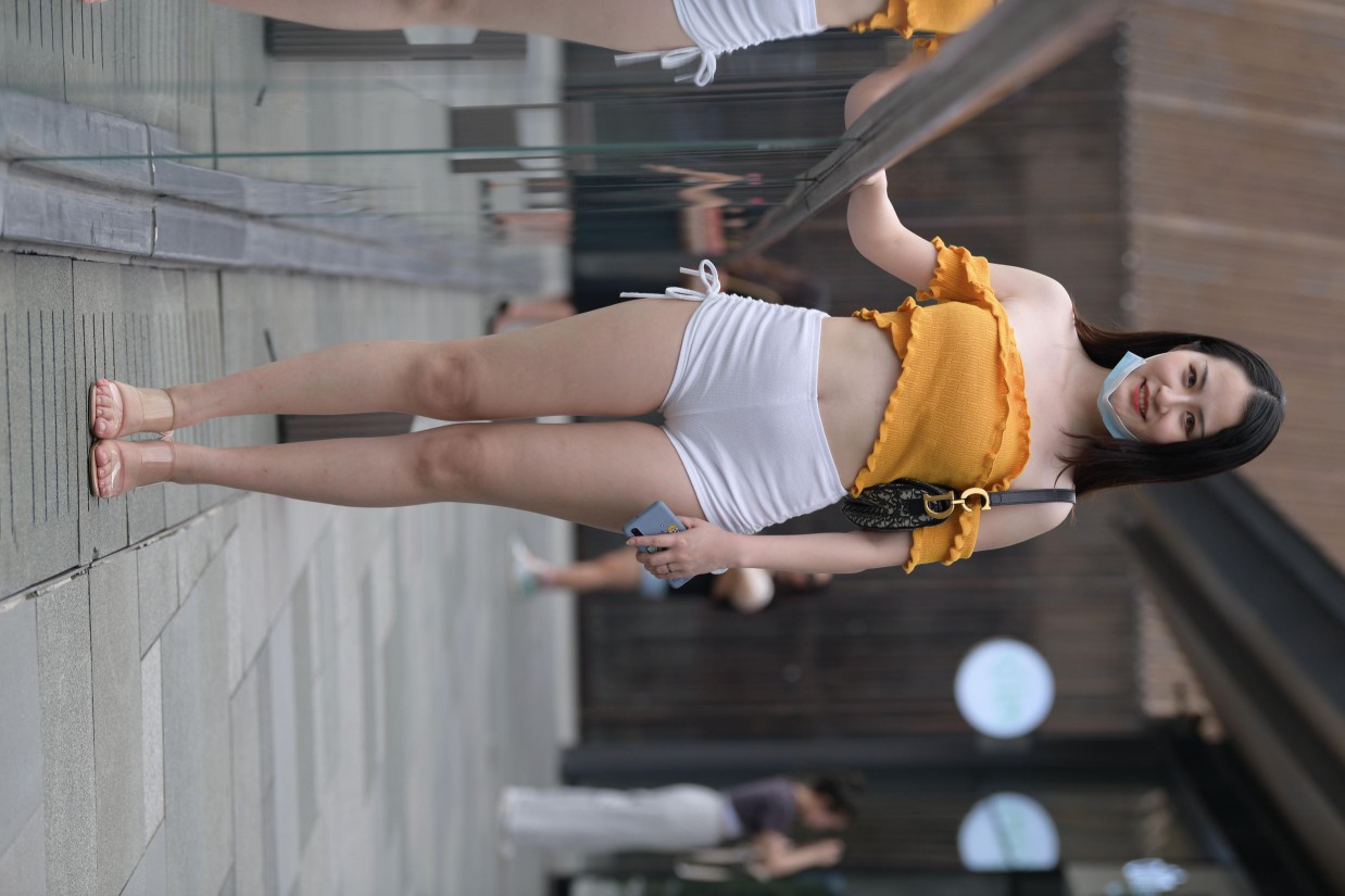 图片[2]-高腰白色短裤的漂亮女孩【767P】00065-蜜桃兔兔