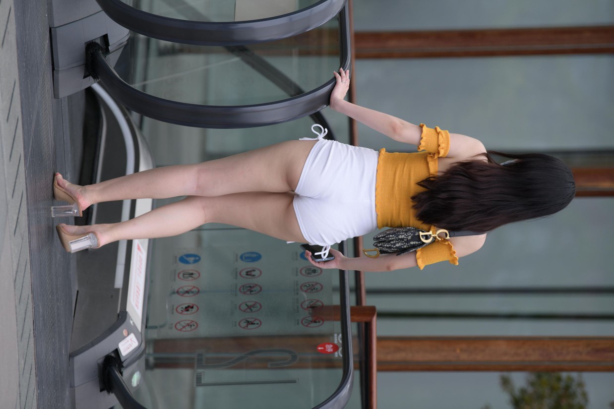 图片[3]-高腰白色短裤的漂亮女孩【767P】00065-蜜桃兔兔