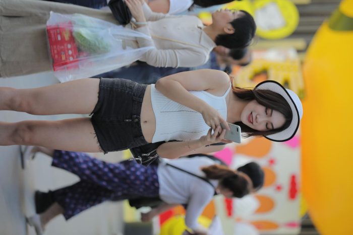 非常时尚阳光的牛仔热裤女孩【808P】00064-蜜桃兔兔
