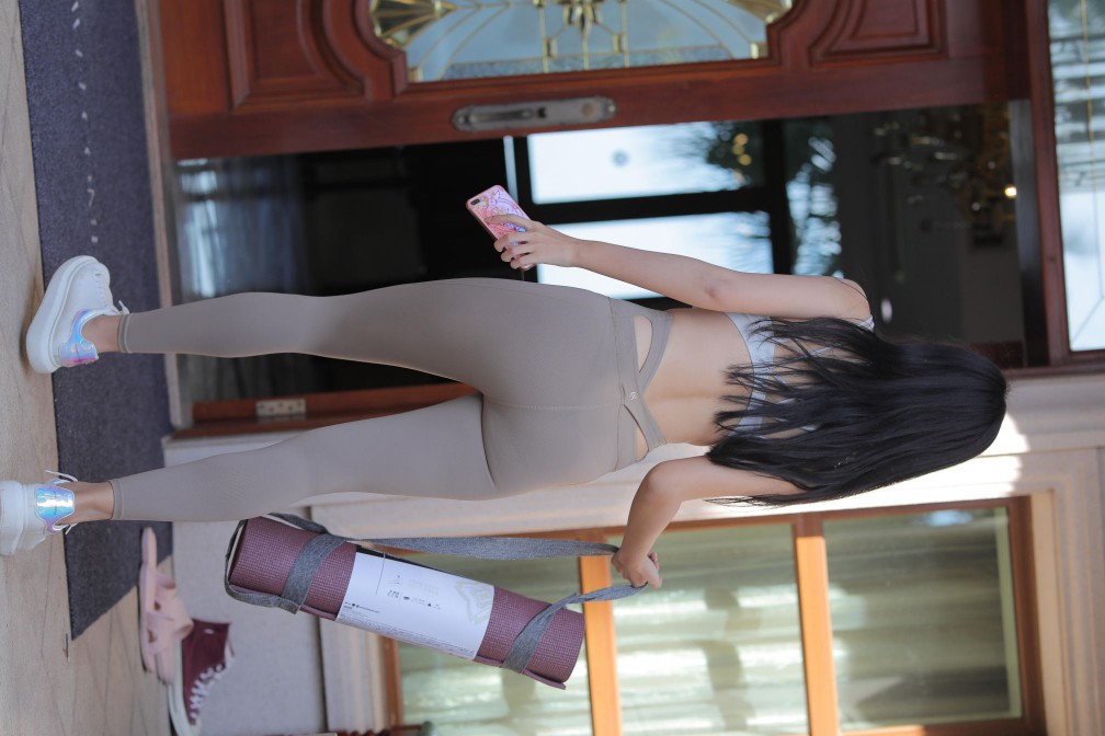 图片[5]-灰色瑜伽裤温柔的女孩【369P】00058-蜜桃兔兔