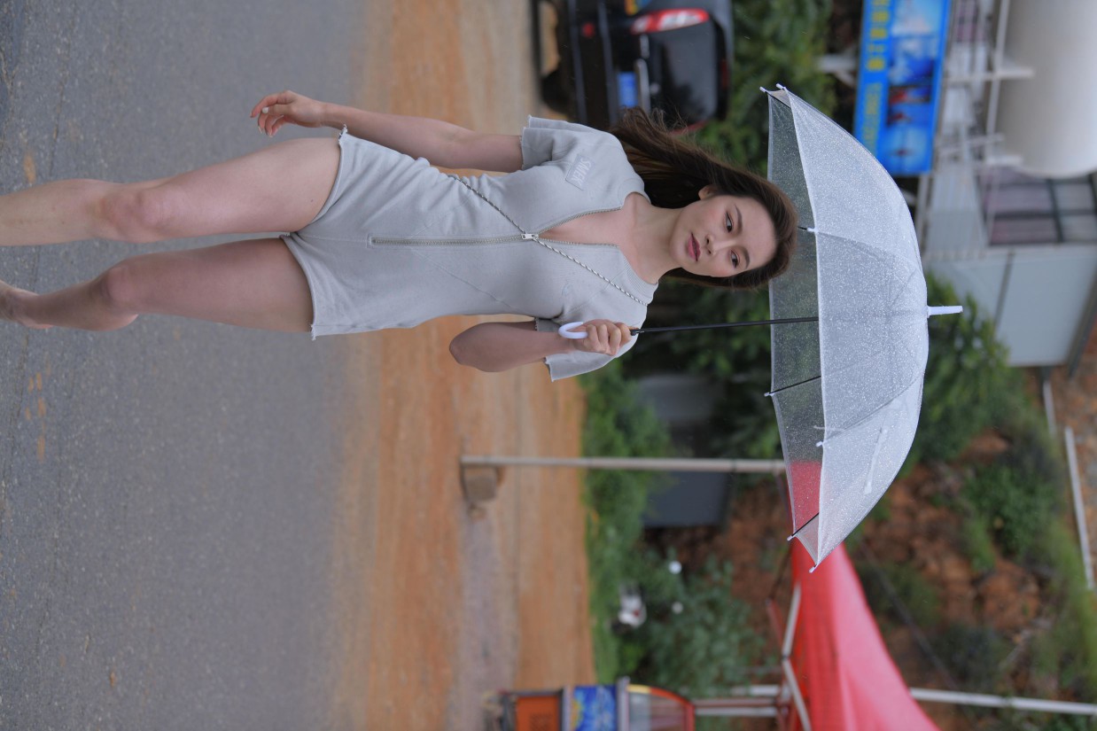 图片[5]-阴雨天在海边骑车的长发女人【156P】00044-蜜桃兔兔