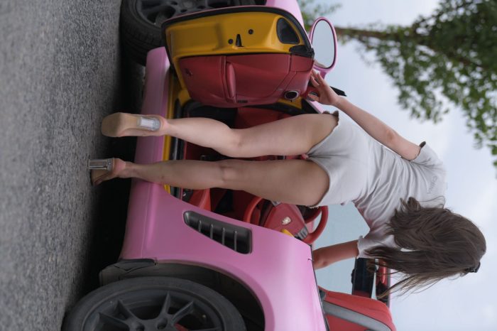 海边开跑车的连衣短裤女孩【390P】00030-蜜桃兔兔