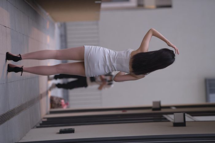长发女孩紧身短裙特别显身材【245P】00040-蜜桃兔兔