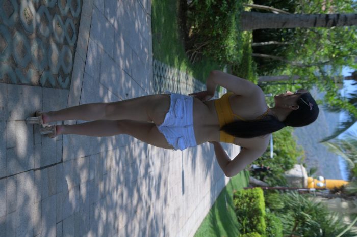 海南度假的紧身白色短裤女孩【202P】00033-蜜桃兔兔