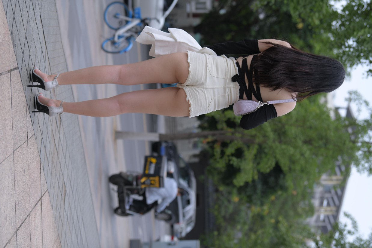 图片[5]-白色短裤的女生笑的很开心【177P】00035-蜜桃兔兔