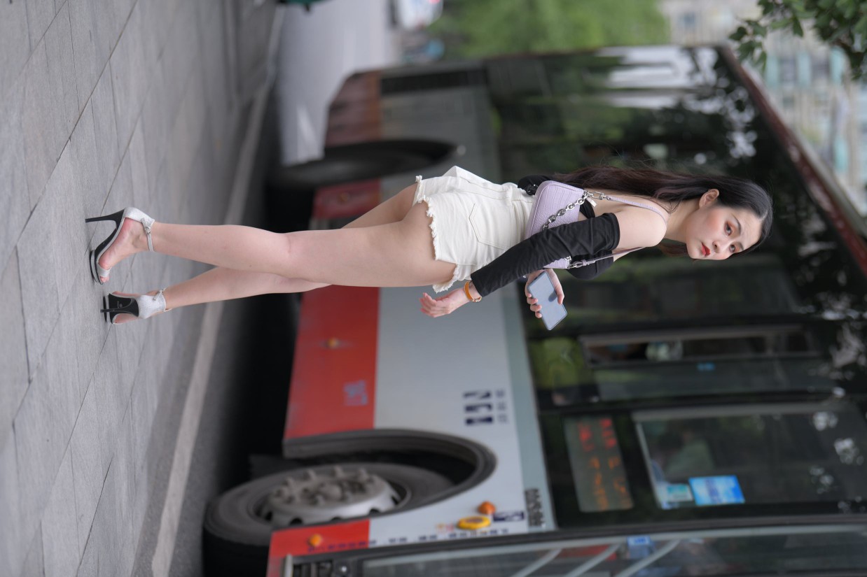 图片[3]-长发飘飘的白色热裤美丽女孩【49P】00029-蜜桃兔兔