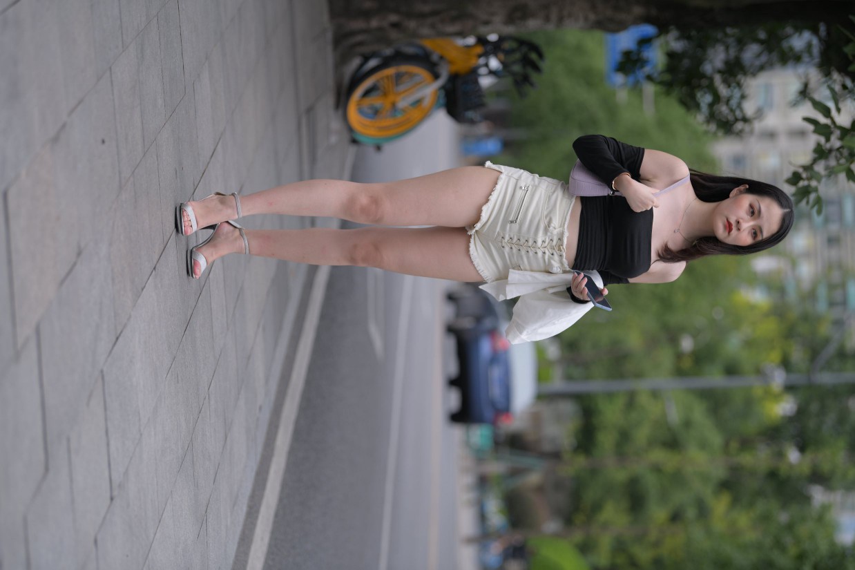 图片[4]-长发飘飘的白色热裤美丽女孩【49P】00029-蜜桃兔兔