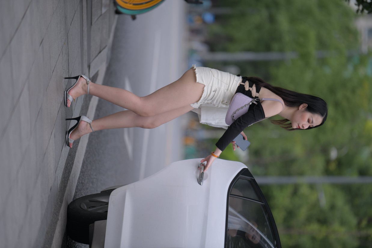 图片[6]-长发飘飘的白色热裤美丽女孩【49P】00029-蜜桃兔兔