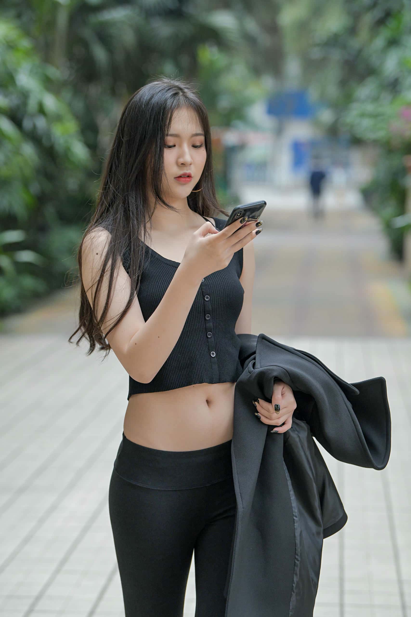 图片[5]-喝奶茶的黑色瑜伽裤长发姑娘【376P】00055-蜜桃兔兔