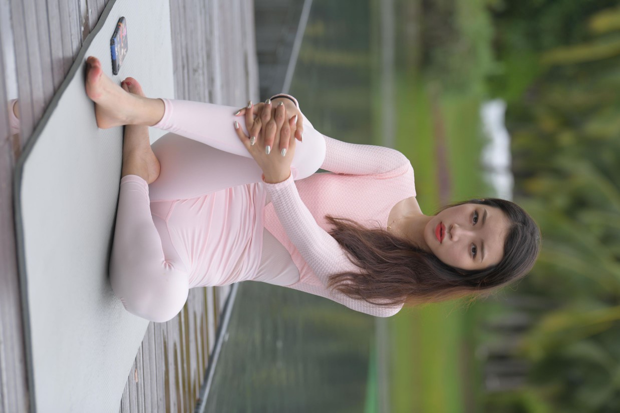 图片[7]-很漂亮眼睛也很大的白色瑜伽裤女孩【249P】00063-蜜桃兔兔