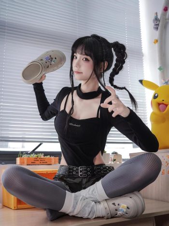 图片[10]-牛仔热裤+灰丝姑娘玩自拍-蜜桃兔兔