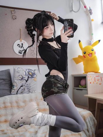 图片[2]-牛仔热裤+灰丝姑娘玩自拍-蜜桃兔兔