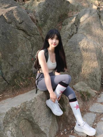 图片[7]-爱爬山的瑜伽裤MM，太甜美了！~-蜜桃兔兔