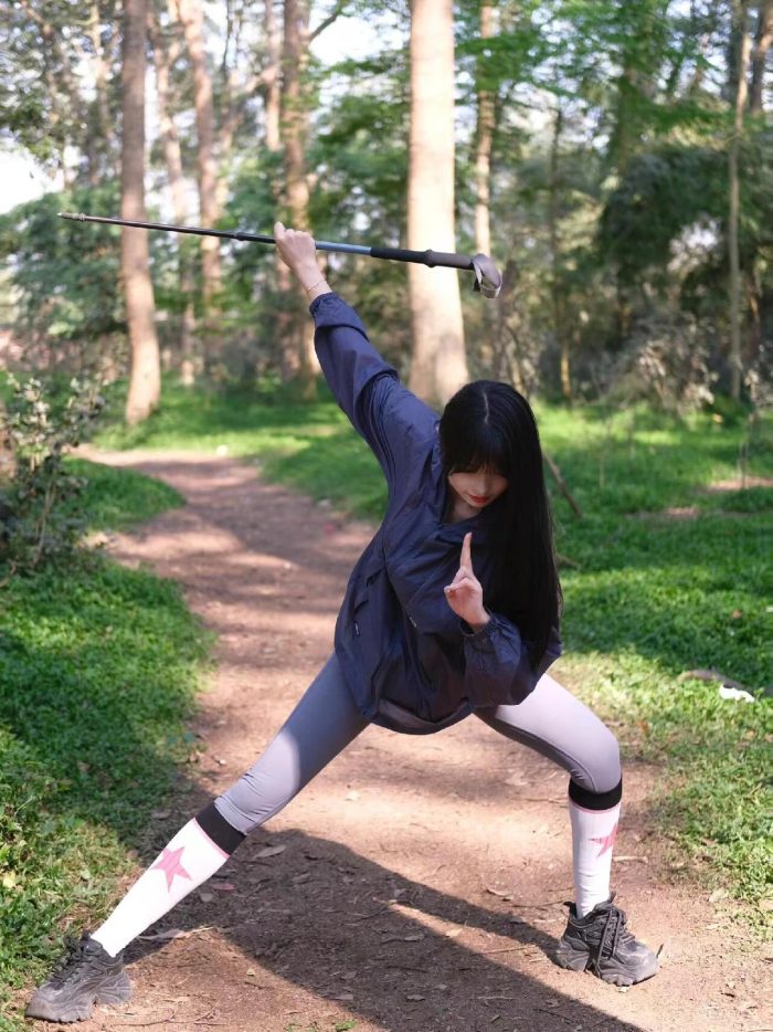 爱爬山的瑜伽裤MM，太甜美了！~-蜜桃兔兔