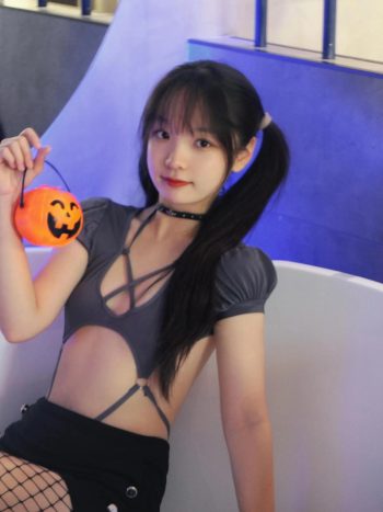 图片[5]-网格丝袜的清纯双马尾小姑娘-蜜桃兔兔