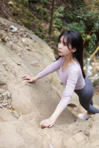图片[8]-穿瑜伽裤爬山的长发少女-蜜桃兔兔