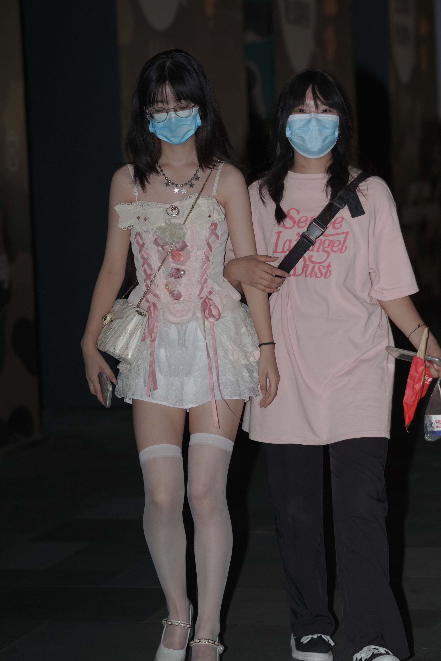 图片[1]-正在逛街的粉色连衣裙妹子【76P】YA6443-蜜桃兔兔