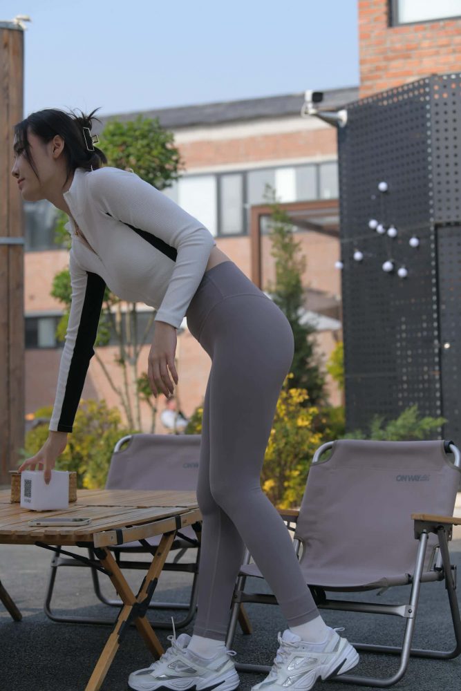 又飒又美的紫色瑜伽裤姑娘【701P】J8165-蜜桃兔兔