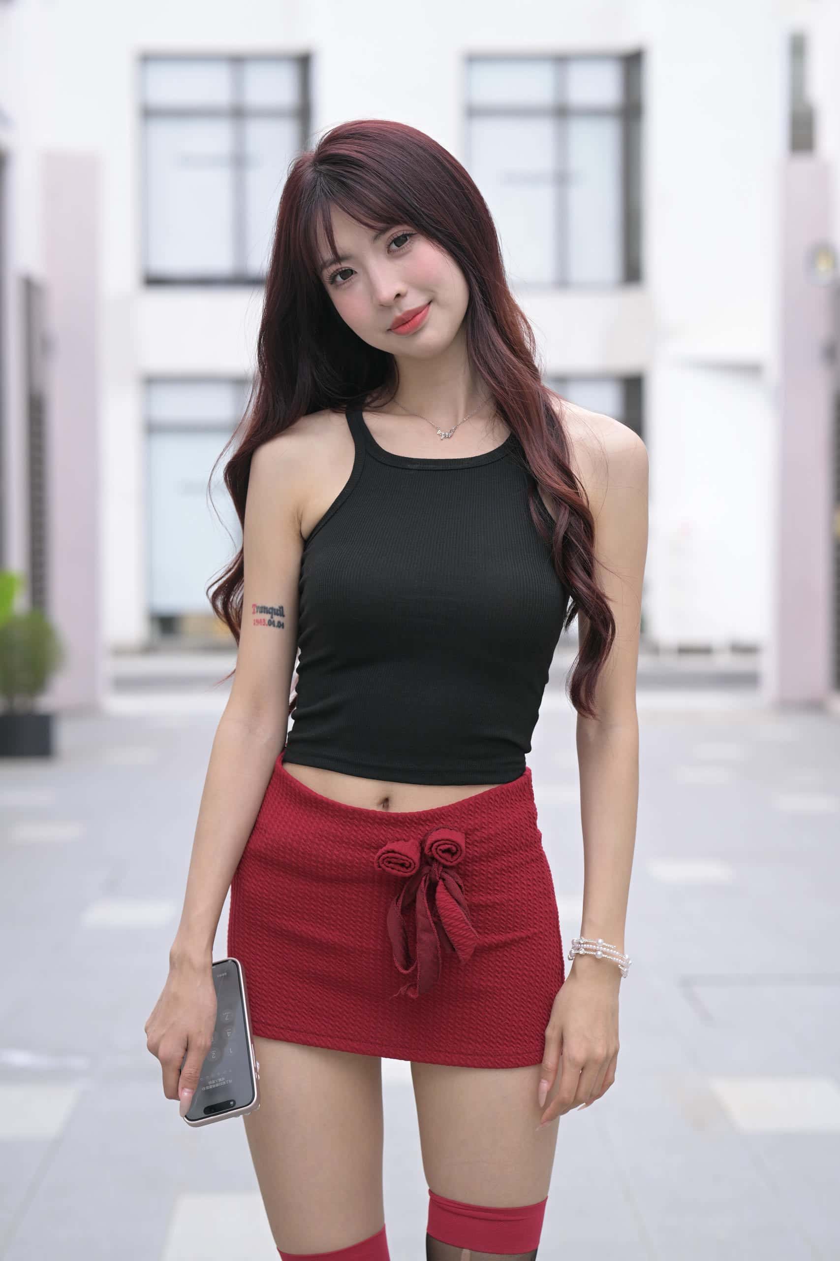 图片[5]-穿红色短裙黑丝的软甜少女【870P】J8145-蜜桃兔兔