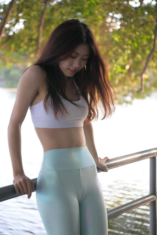 户外玩耍的瑜伽裤小姐姐【467P】J1419-蜜桃兔兔