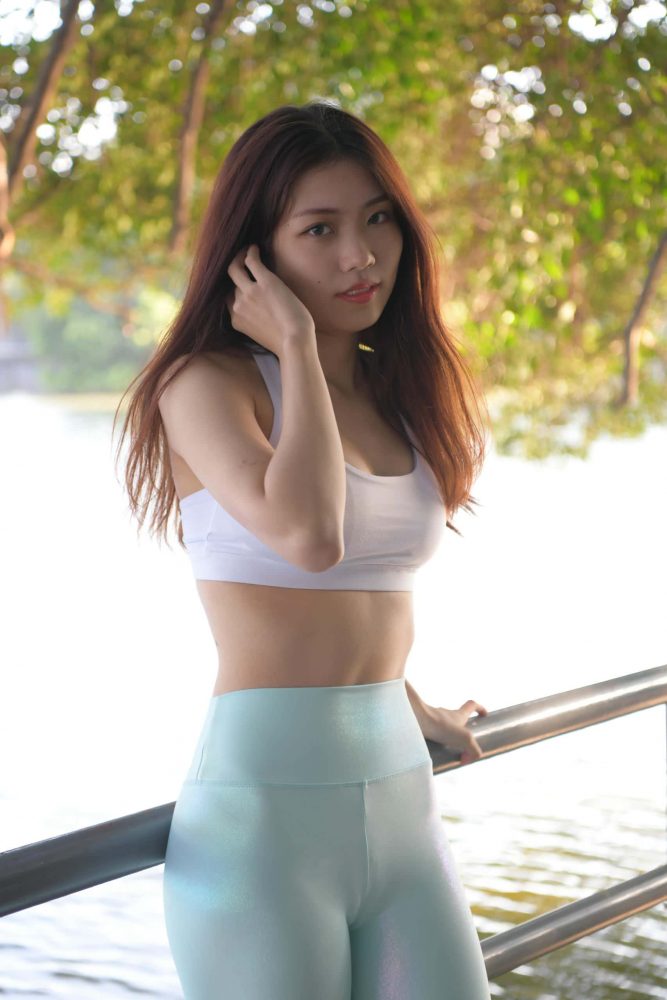 户外玩耍的瑜伽裤小姐姐【467P】J1419-蜜桃兔兔