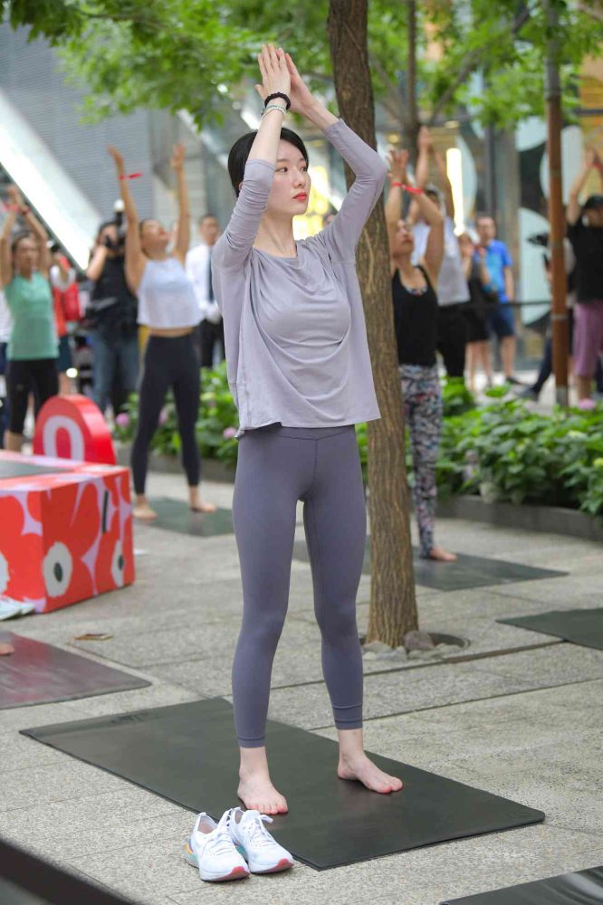 做瑜伽的小女人【75P】04023-蜜桃兔兔