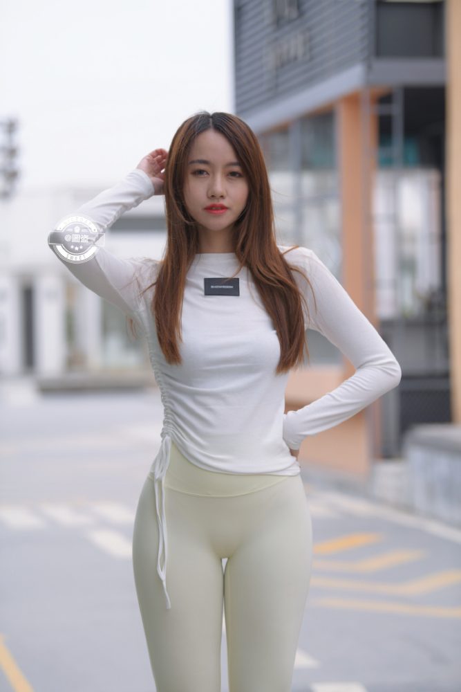 漂亮的白色瑜伽裤女孩 J1441 696P1V-21.4GB-蜜桃兔兔