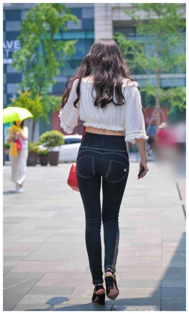 紧身牛仔裤卷发姑娘 J1726 103P-2.28GB-蜜桃兔兔