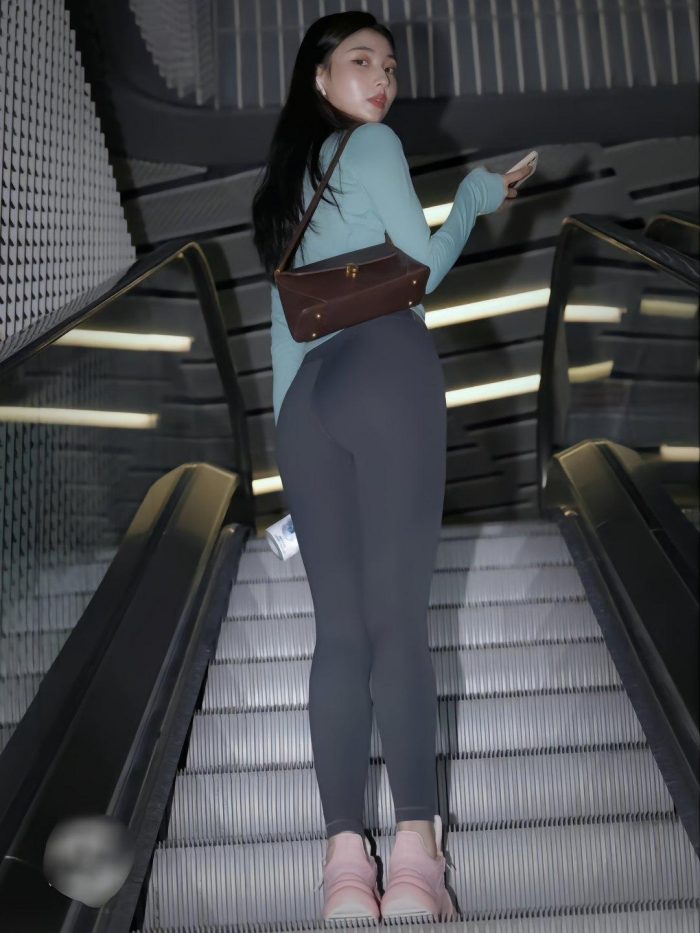 晚上逛商场的瑜伽裤漂亮女孩J2244 225P2V-15.1GB-蜜桃兔兔