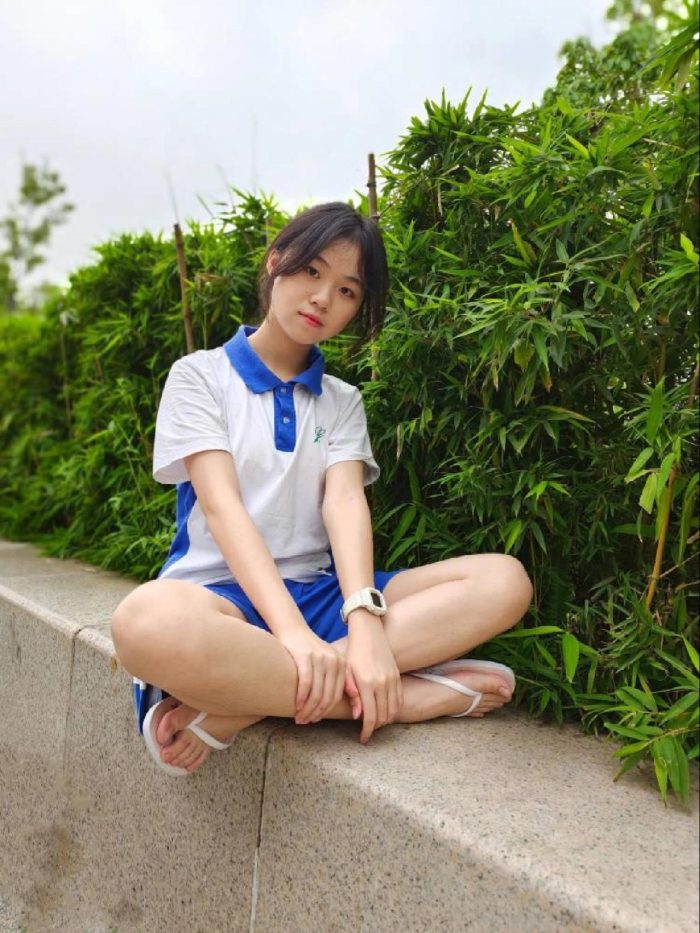 穿校服非常清纯的小姑娘【49P】20003-蜜桃兔兔