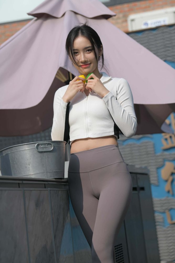 又飒又美的紫色瑜伽裤姑娘【701P】J8165-蜜桃兔兔